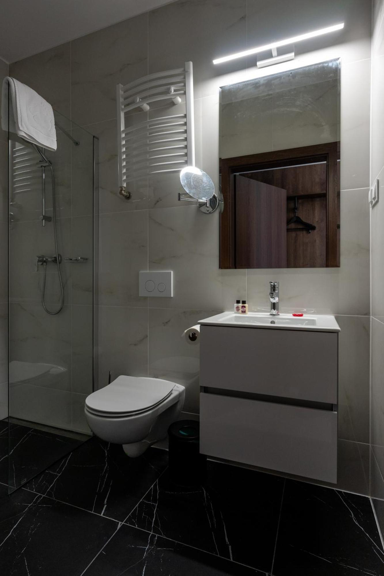 Sleep&Fly Okecie Warsaw Airport Bed & Breakfast Exterior photo