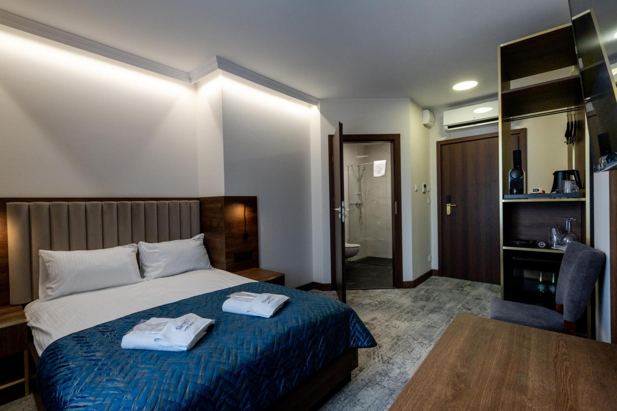 Sleep&Fly Okecie Warsaw Airport Bed & Breakfast Exterior photo