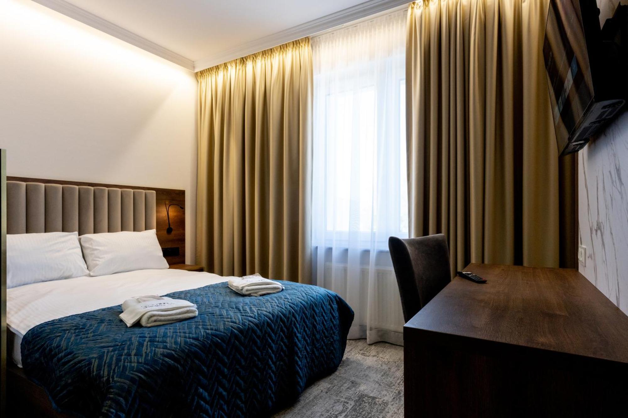 Sleep&Fly Okecie Warsaw Airport Bed & Breakfast Exterior photo